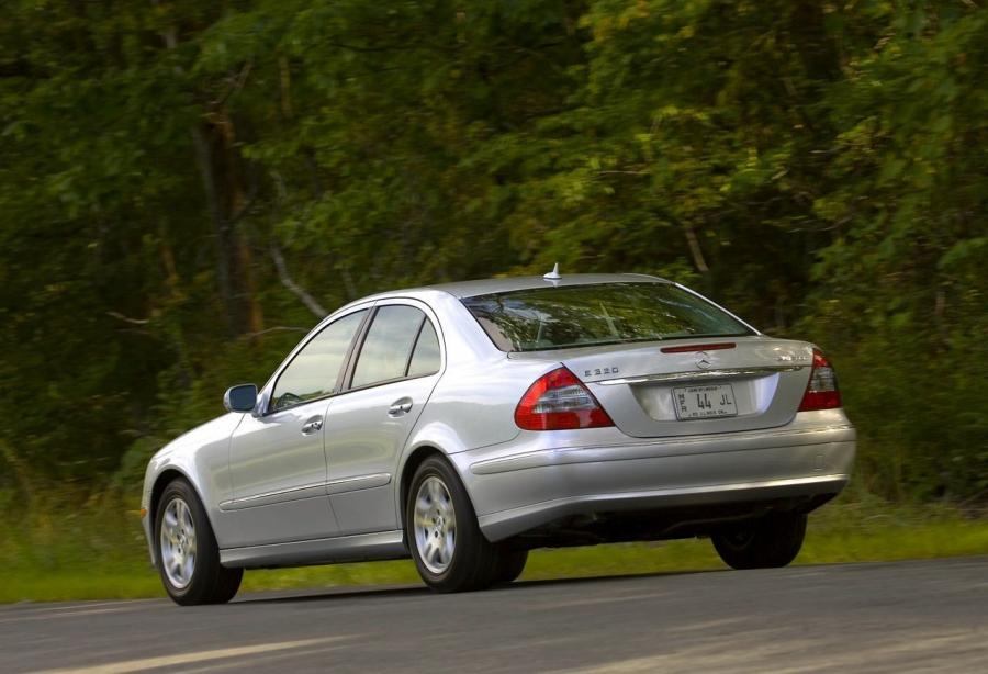  Mercedes-Benz E320 BlueTEC 2007 года  (фото 16 из 76)